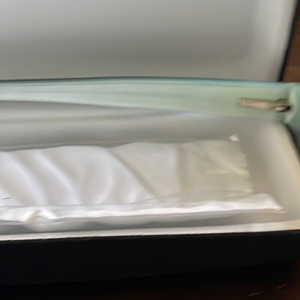 New- Dkny- Frames - image 3